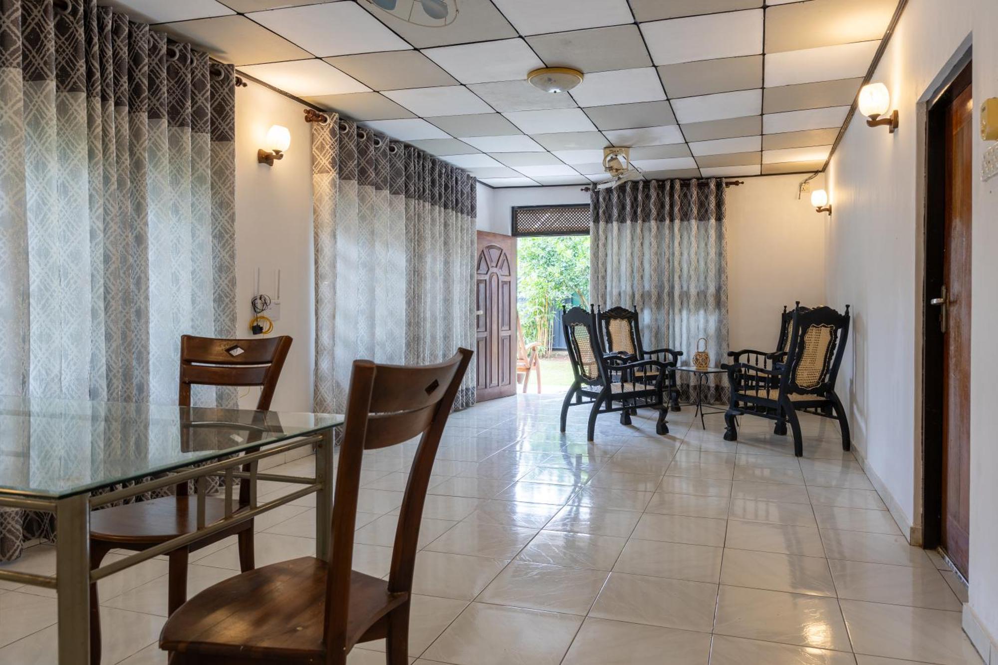 Sea Rose Guest House And Hostel Negombo Exterior foto